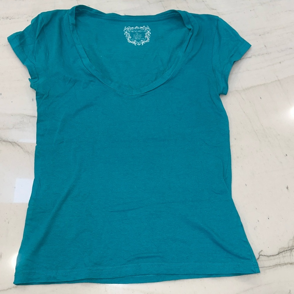 Turquoise short sleeve t-shirt. Size large.